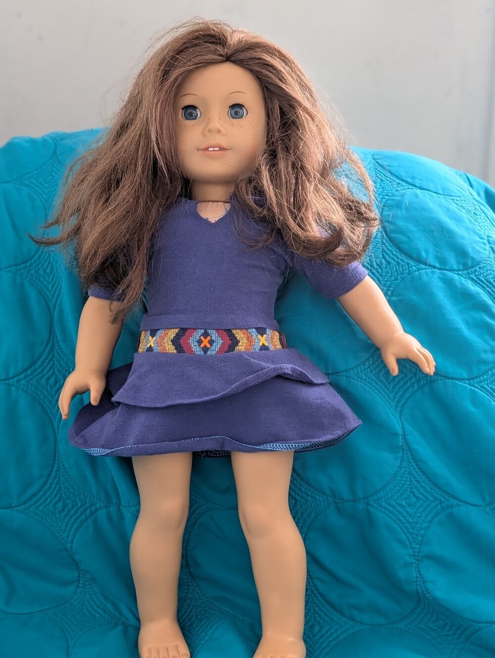 18" American Girl Me Doll With Sage Dress.  Blue Eyes , Freckles, Brown Hair.